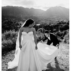 Elegant Strapless Wedding Gown